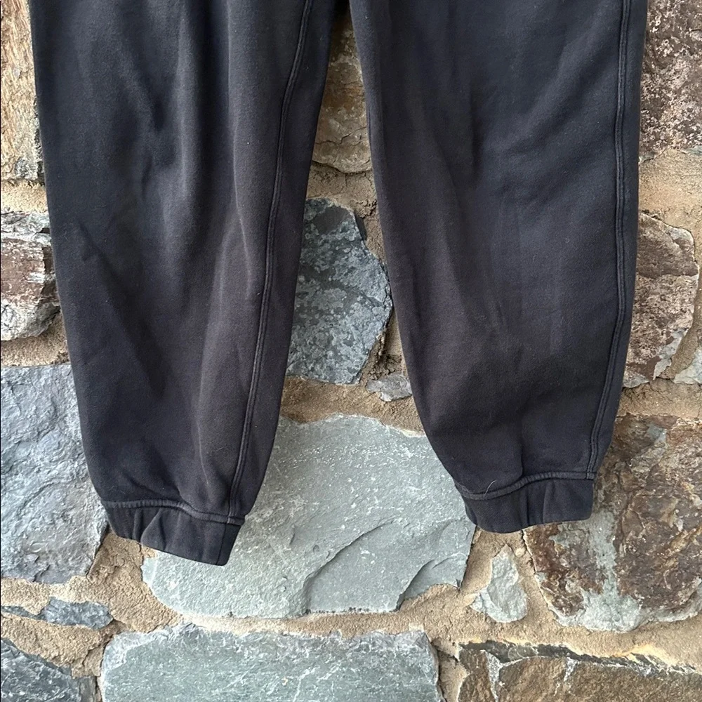 Lululemon Relaxed High-Rise Jogger in Black size 4